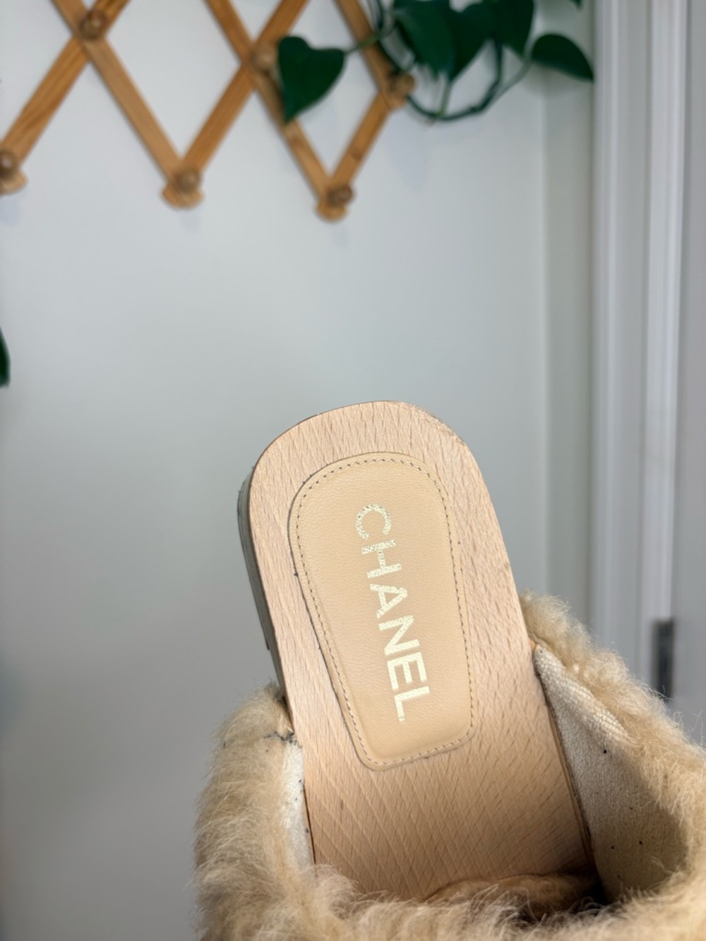 CHANEL 2022 Beige Shearling Lambskin Clogs - Picture 7 of 9